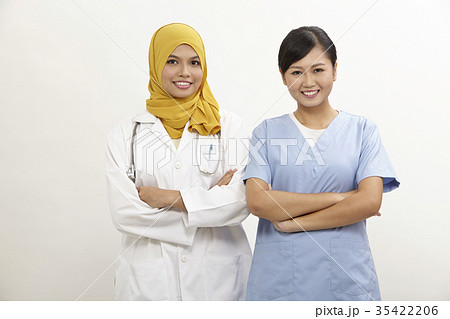 doctor and nurse 35422206
