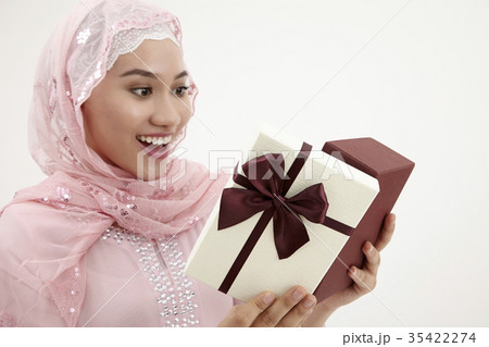 woman with present 35422274