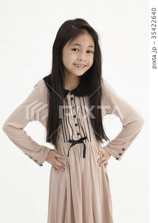 portrait little girl portrait little girl 35422640