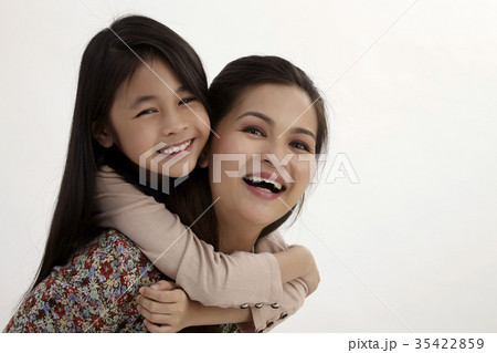 mother and daughter 35422859