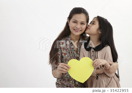 mother and daughter mother and daughter 35422955