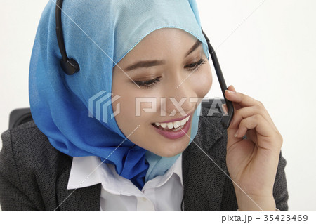 malay receptionist, 35423469