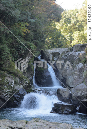 三連轟の滝 35426190