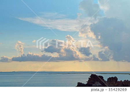 岩と海と空と雲の写真素材 [35429269] - PIXTA