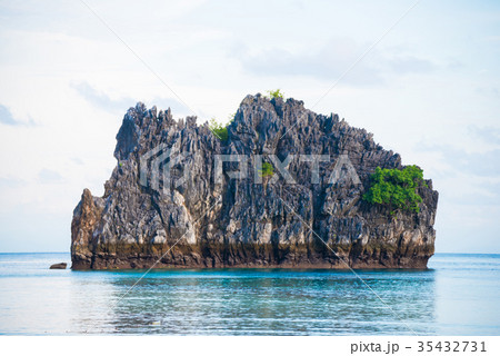 Beautiful Horse Shoe Island in Myanmar 35432731