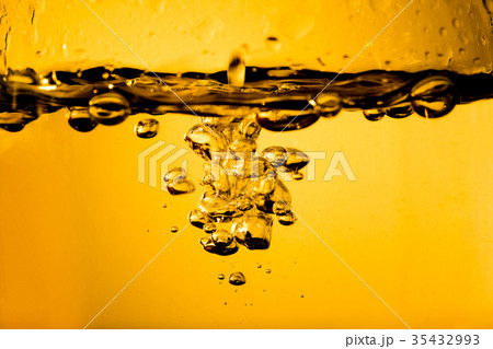 Bubbles in Water Oil, gold Beautiful background 35432993