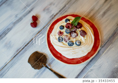 Dessert Anna Pavlova with raspberries and 35433455