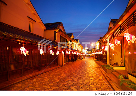 柳井市白壁と金魚ちょうちん 35433524