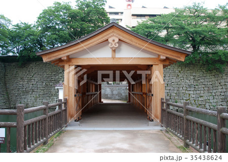 福井城跡 復元された御廊下橋 福井城跡 復元された御廊下橋 35438624