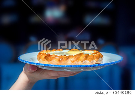 Close up woman holds plate with khachapuri 35440196