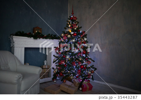 Christmas tree with presents, Garland lights new 35443287
