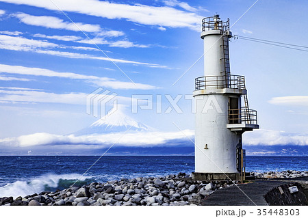 静岡県沼津市戸田の海岸から眺める富士山 35448303