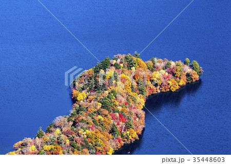 紅葉と中禅寺湖02 35448603