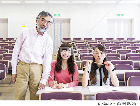 講師と高校生 35448658
