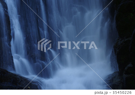 滝の風景 35450226