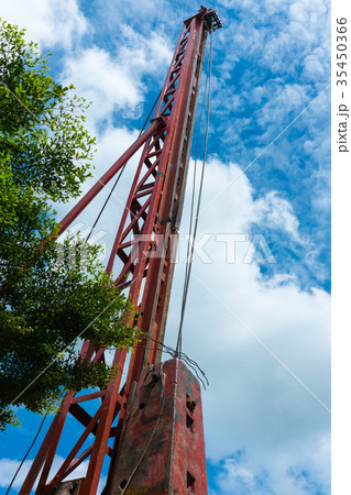Pile driving crane operation of piling rod at cons Pile driving crane operation of piling rod at cons 35450366