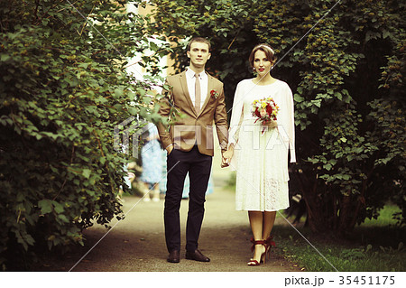 Wedding, the bride and groom on the wedding day photosession 35451175