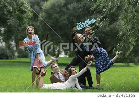 Wedding, the bride and groom on the wedding day photosession 35451358