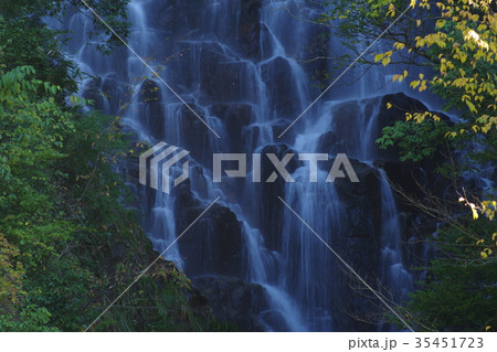 滝の風景 35451723