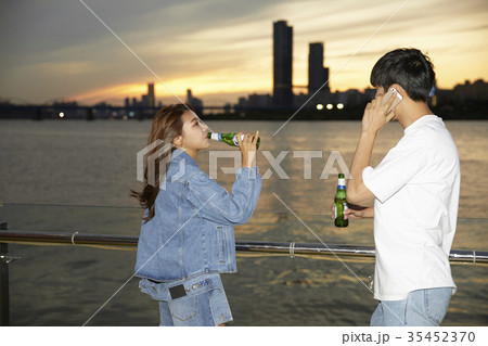 夕焼け デート 飲み 35452370