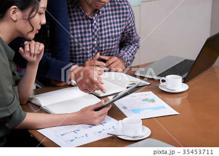Analyzing business data Analyzing business data 35453711