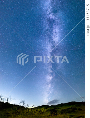 砥峰高原の、星降る夜（兵庫県神崎郡神河町川上） ※作品コメント欄に撮影位置情報有り 35453715