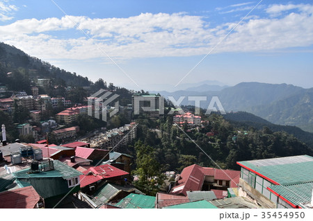インドの絶景 シムラーの美しい街並みとヒマラヤの山々 インドの絶景 シムラーの美しい街並みとヒマラヤの山々 35454950