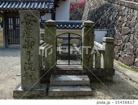 西国三十三所・二十四番札所・中山寺の安産手水鉢 35456817