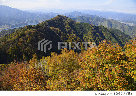 晩秋の高取山と宮ヶ瀬湖 35457798