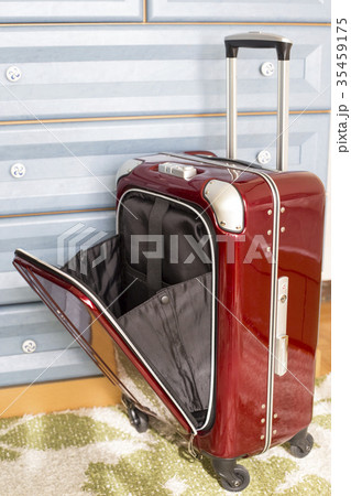 ビジネスに便利なスーツケース 35459175