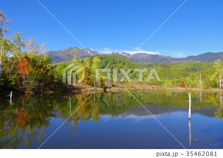 秋のまいめの池と乗鞍岳 35462081