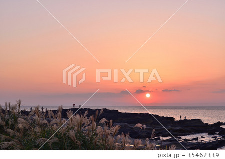 城ヶ島長津呂崎の夕日 城ヶ島長津呂崎の夕日 35462339