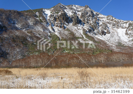 沼ノ平から見た冠雪した磐梯山 35462399