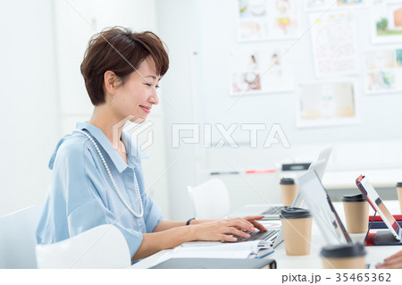 ビジネスウーマン、ミーティング 35465362