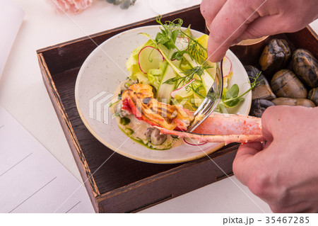 The cook a fork gets meat of the baked crab from a 35467285