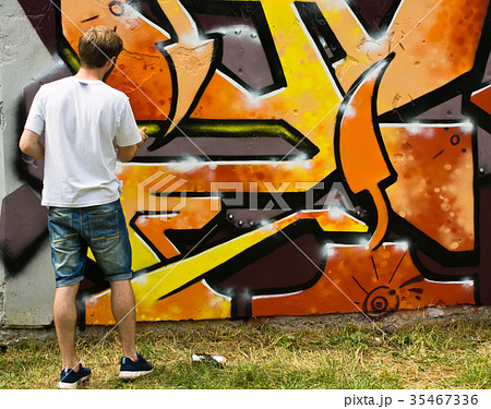 Graffiti on a fence. 35467336