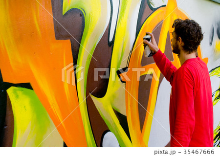 Graffiti. Graffiti. 35467666