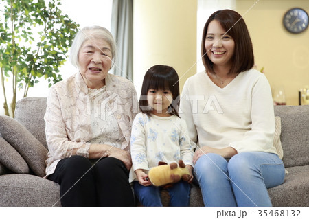 ひ孫と母と曾祖母の4世代家族 35468132