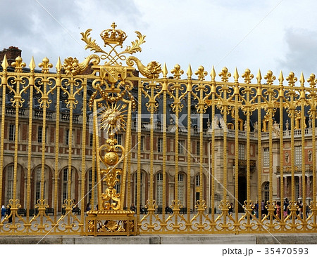 ベルサイユ宮殿 3 太陽神 黄金の塀の写真素材