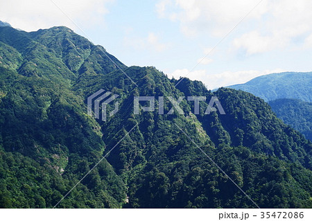 霊峰 八海山の山肌 霊峰 八海山の山肌 35472086