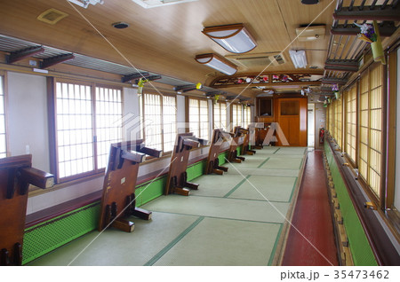 お座敷列車の車内 35473462