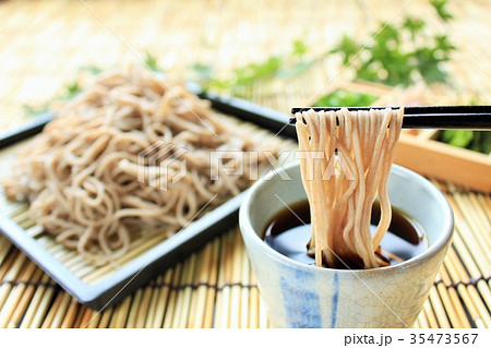 夏の冷たい蕎麦 35473567