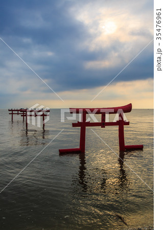 海中鳥居の夜明け 佐賀県 太良町 海中鳥居の夜明け 佐賀県 太良町 35476961