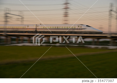 夕暮れ時の700系 流し撮り 35477307