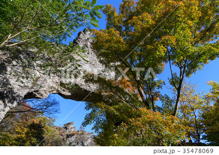 秋の第四石門と大砲岩 秋の第四石門と大砲岩 35478069