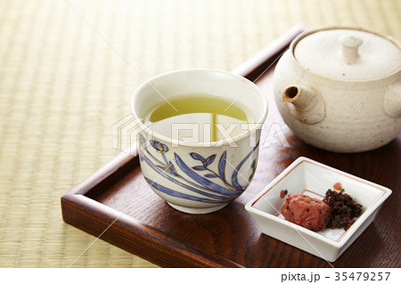 朝のお茶と梅干し 朝のお茶と梅干し 35479257