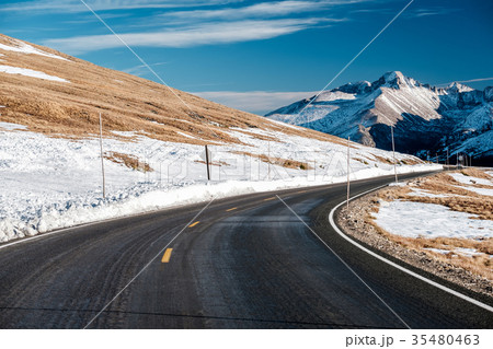 Highway in alpine tundra Highway in alpine tundra 35480463