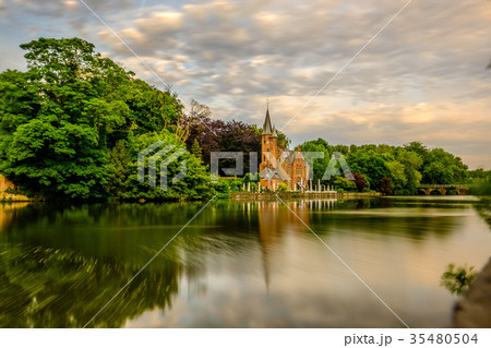 Bruges (Brugge) cityscape with Minnewater lake 35480504