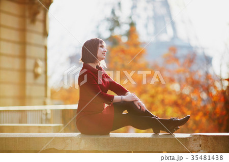 Young woman in Paris near the Eiffel tower 35481438