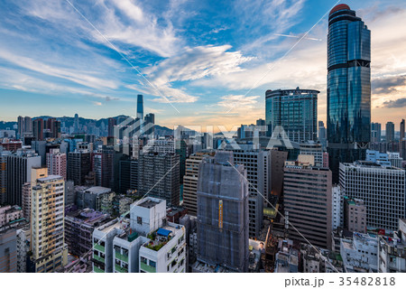 香港の高層ビル群の都市風景撮夕暮れの空の写真素材 香港の高層ビル群の都市風景撮夕暮れの空の写真素材